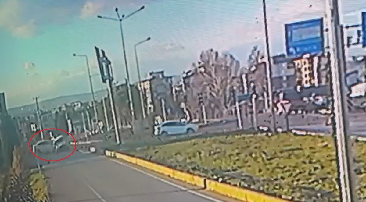Bursa\'da Kavşak Kazası: 1 Ölü, 1 Yaralı