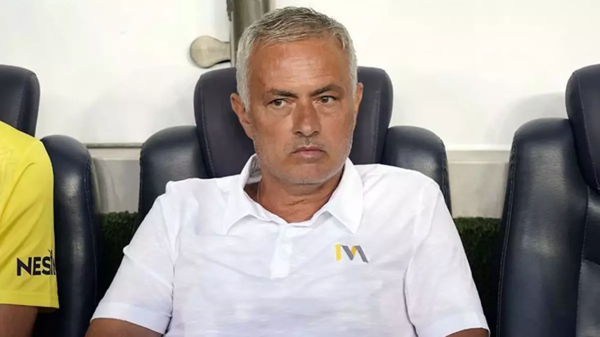 Mourinho\'nun başı büyük dertte: Fenerbahçe\'de sol bek kalmadı