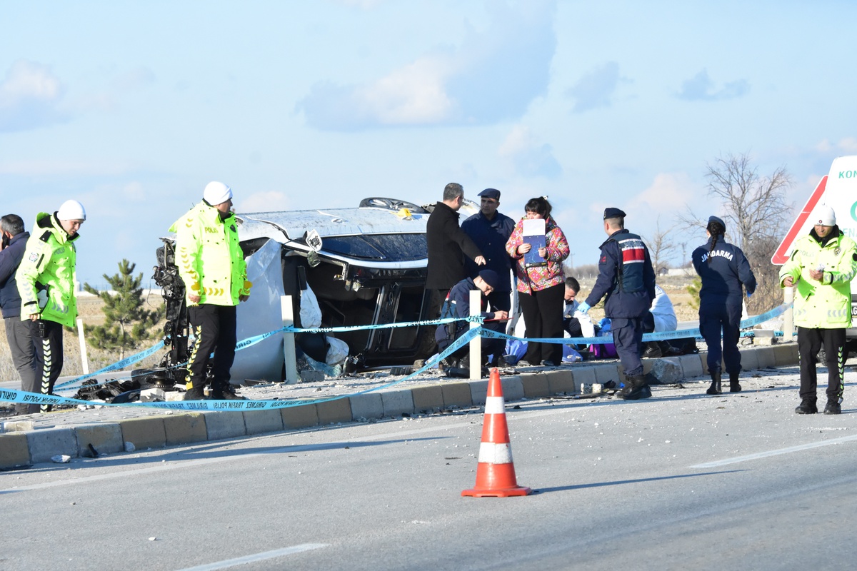 Konya\'da Takla Atan Otomobilde 3 Kişi Hayatını Kaybetti