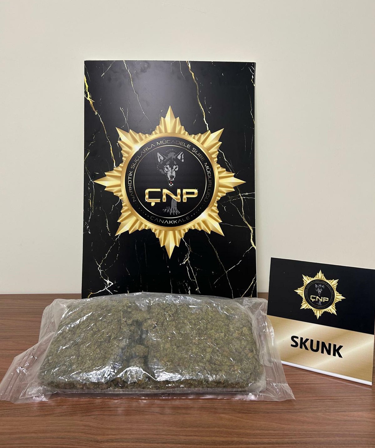 Çanakkale\'de 1 Kilo 100 Gram Skunk Ele Geçirildi, 2 Şüpheli Tutuklandı