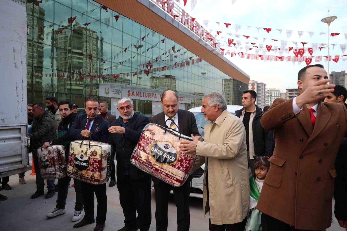 Şanlıurfa\'dan Suriye\'ye 5 Tır İnsani Yardım Gönderildi