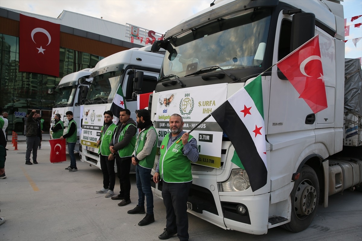 Şanlıurfa\'dan Suriye\'ye 5 Tır Yardım