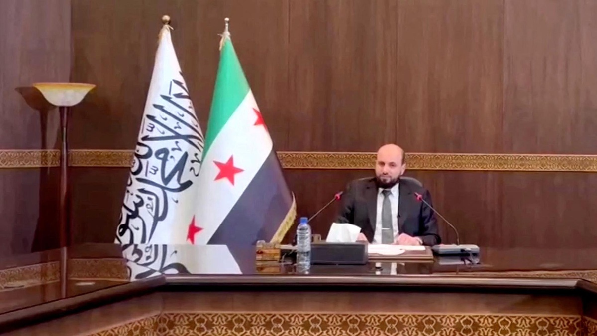 Suriye\'de Yeni Yönetim ve Bayrak Tartışmaları