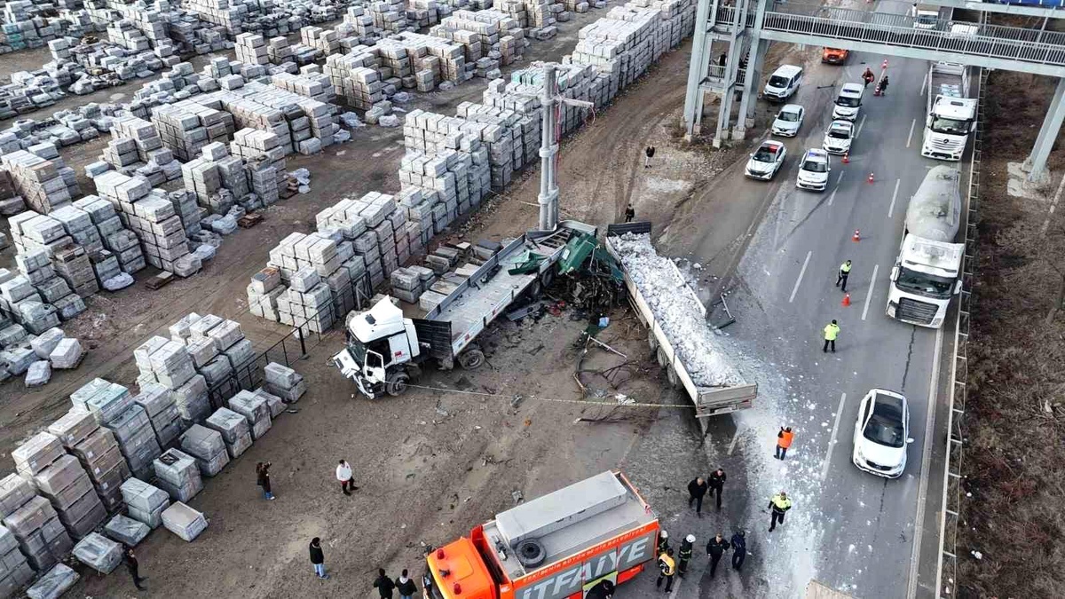 Eskişehir\'de Tır Kazası: Sürücü Hayatını Kaybetti