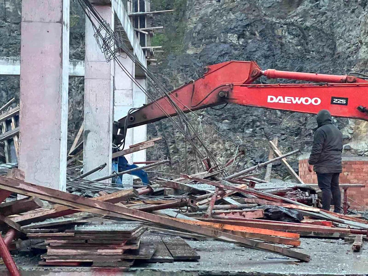 Trabzon\'da İnşaat İskelesi Düşüldü