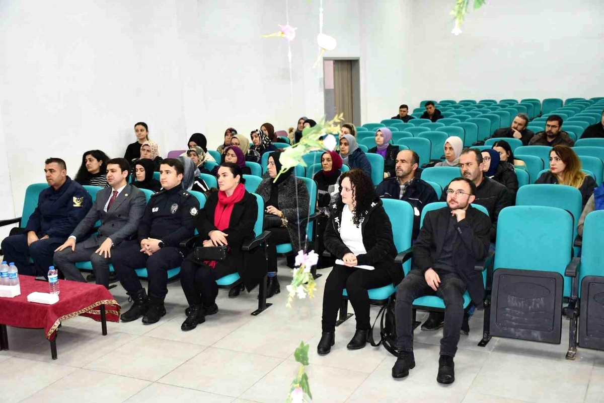 Türkeli\'de Uyuşturucu ile Mücadele Semineri