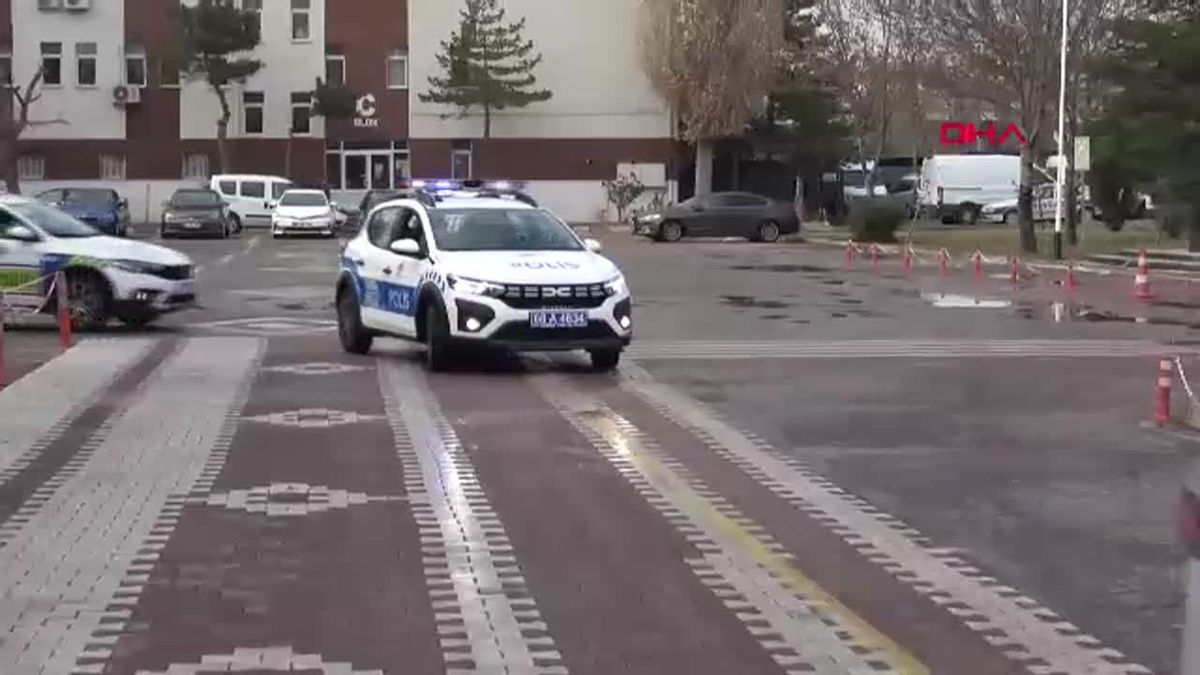 Hırsızlık Suçundan Aranan Şahıs, Baza İçinde Yakalandı