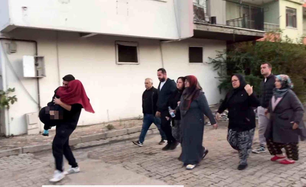 Antalya\'da Ev Yangını: Kardeşler Kurtulmak İçin Mücadele Etti
