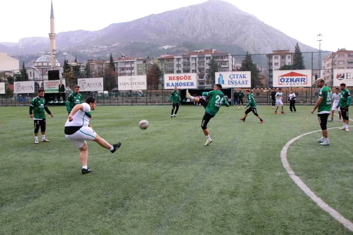 Amasyasporlu Futbolcular Engelli Taraftar ile Antrenman Maçında Buluştu