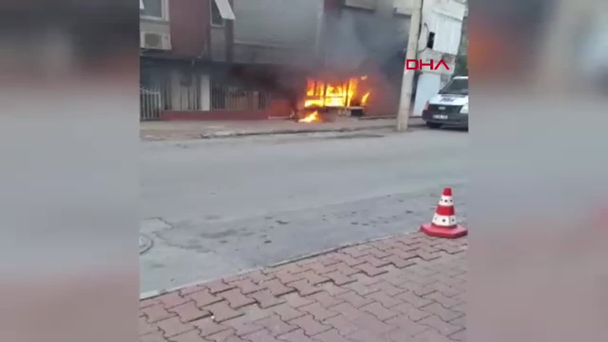 Antalya\'da Yangın: Uykuda Yakalanan Adam Kurtarıldı