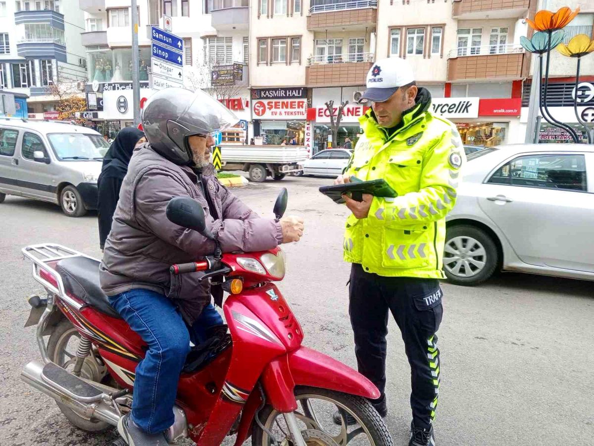 Bafra\'da Motosiklet Denetimleri Devam Ediyor