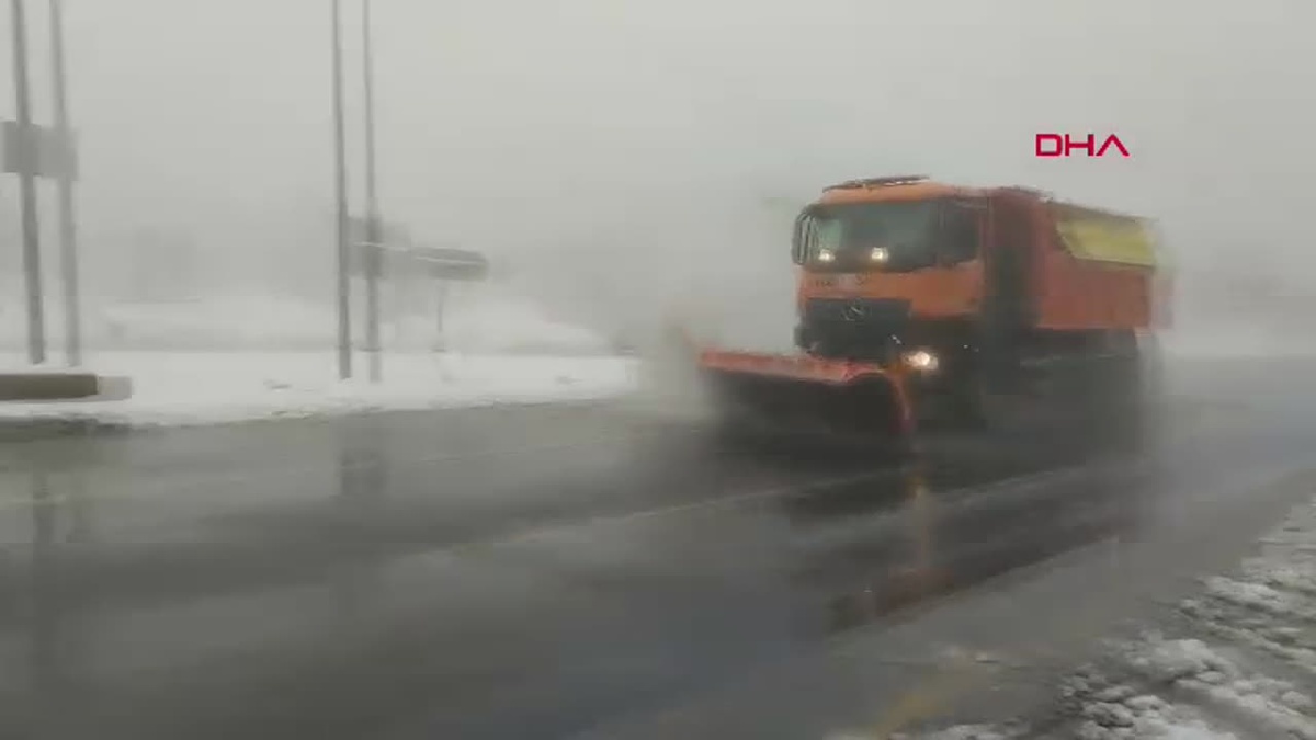 Bolu Dağı\'nda Hafif Kar Yağışı ve Sis Etkili Oluyor