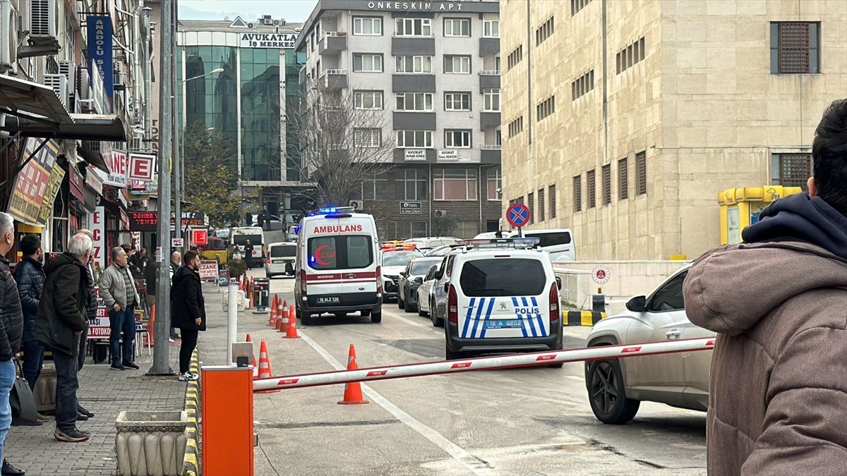 Bursa\'da Silahlı Saldırı: Baba ve Oğul Hayatını Kaybetti