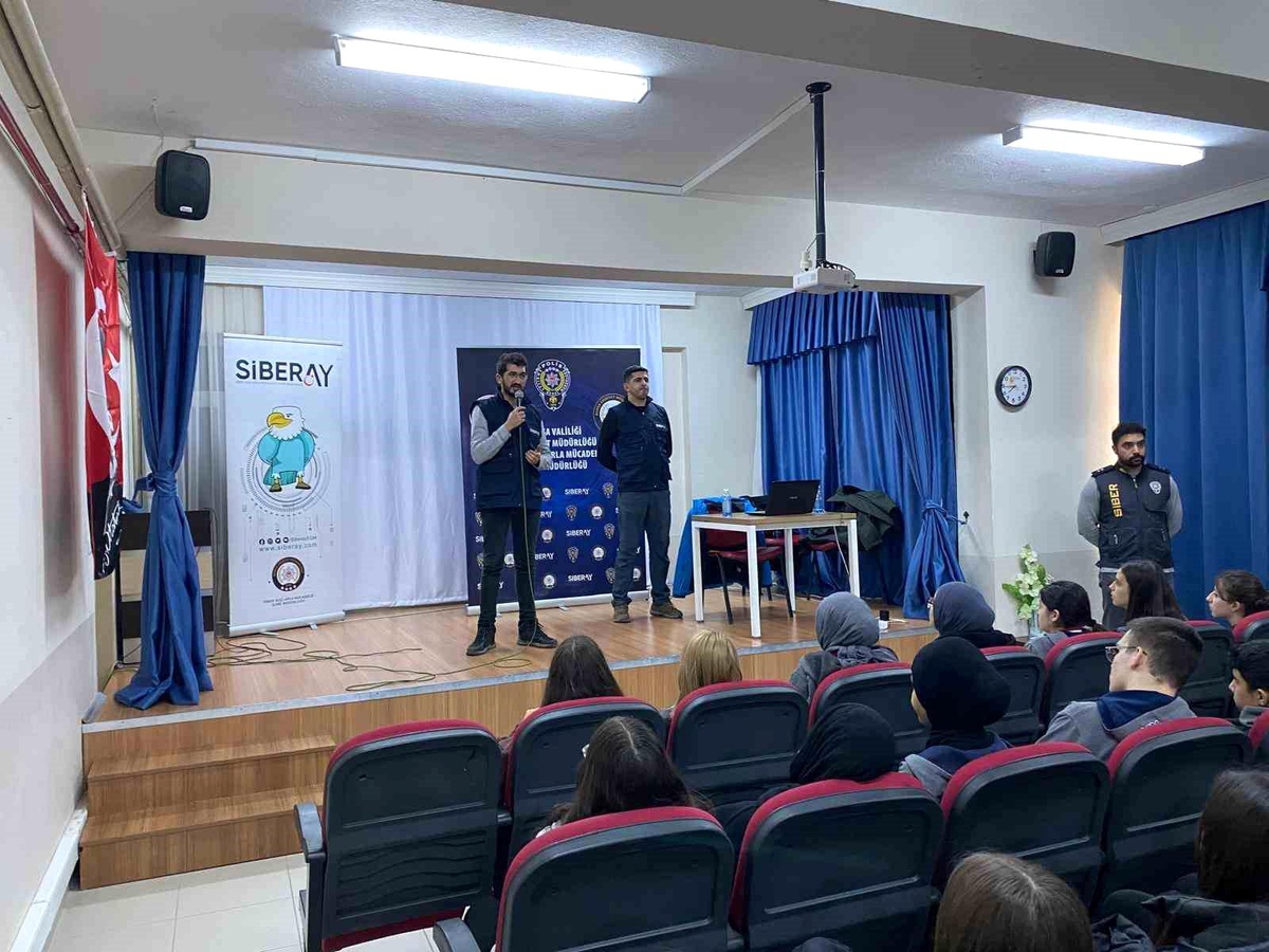 Bursa\'da Öğrencilere Siber Güvenlik Eğitimi