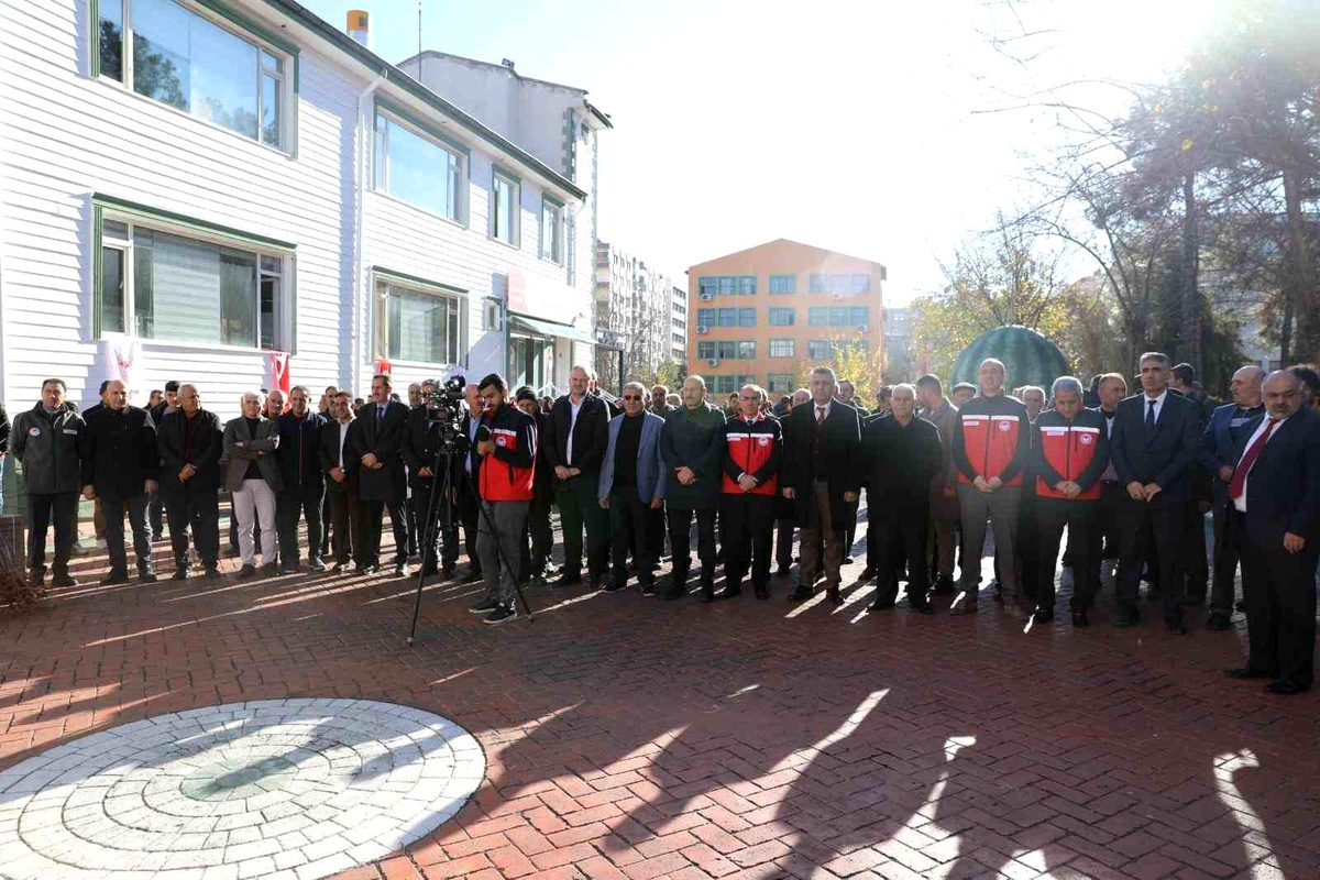 Diyarbakır\'da Çiftçilere Fidan ve Malzeme Desteği Sağlandı