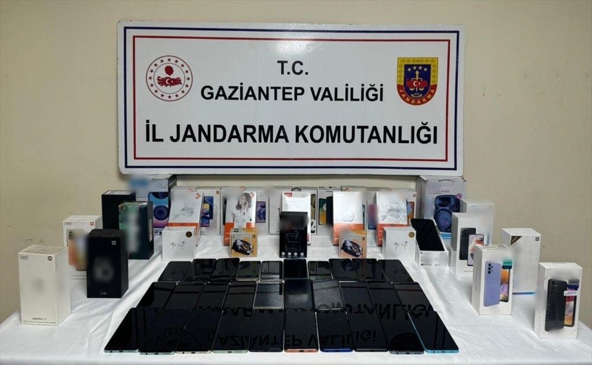 Gaziantep\'te Kaçak Telefon Operasyonu