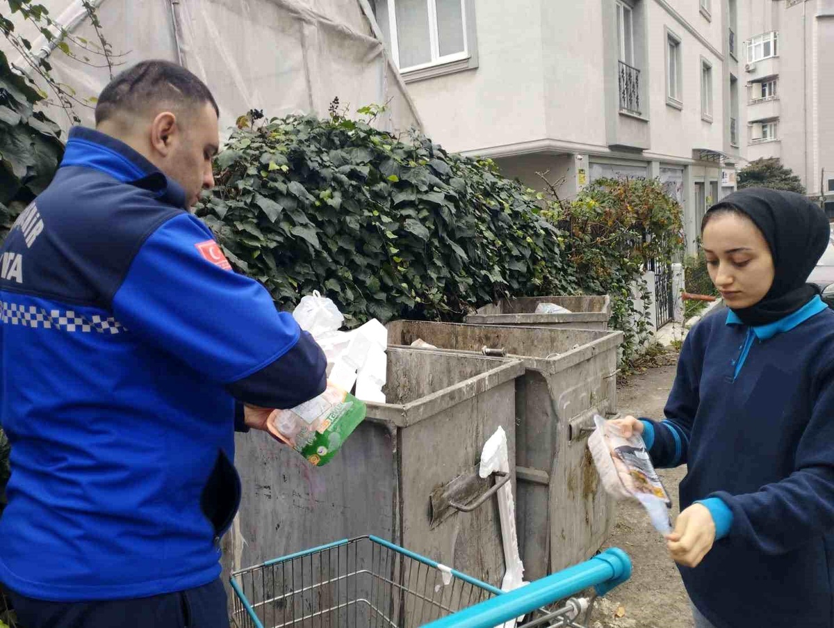 Kocaeli\'de Zabıta Ekipleri Tarihi Geçmiş Ürünlere Geçit Vermiyor
