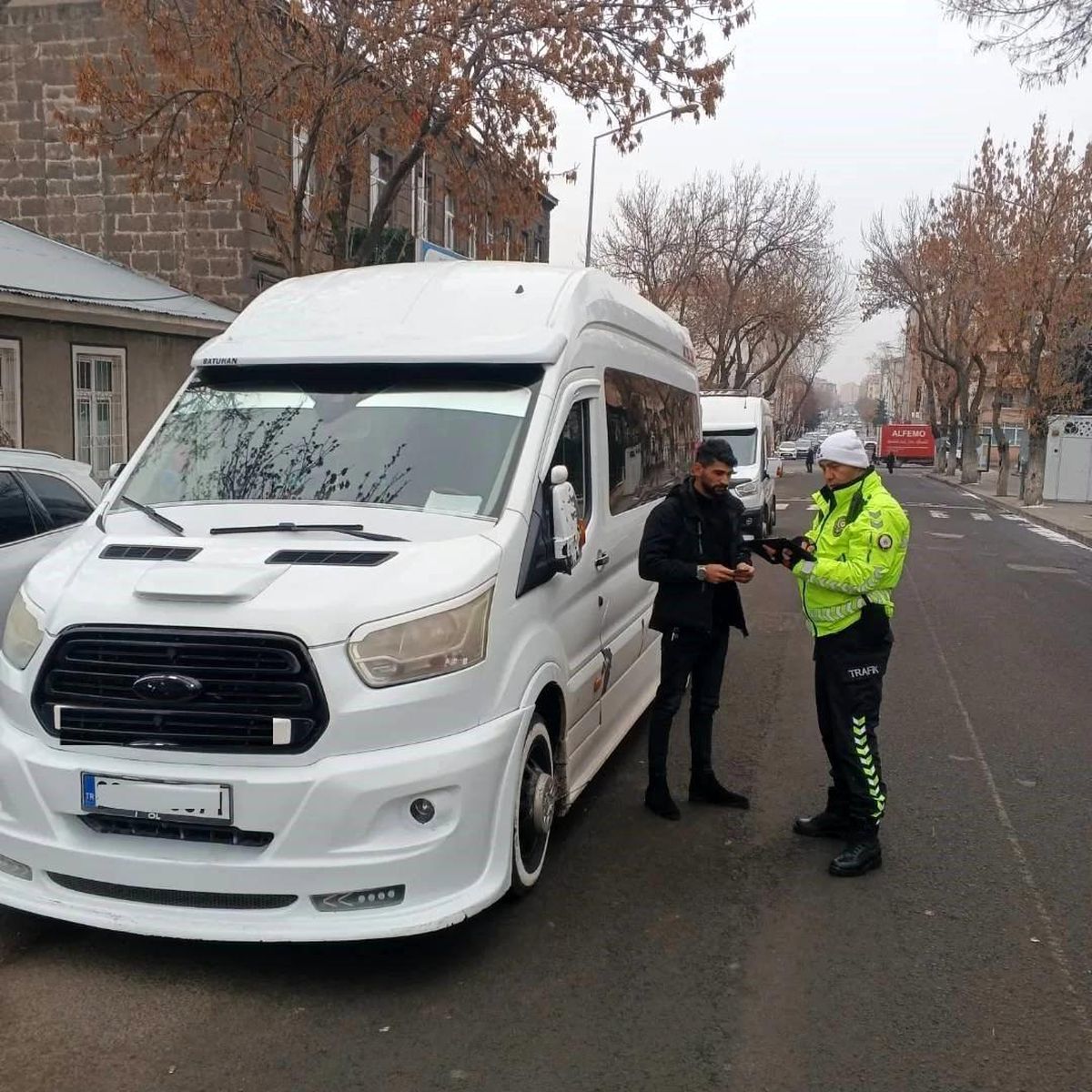 Kars\'ta Okul Servislerine Denetim