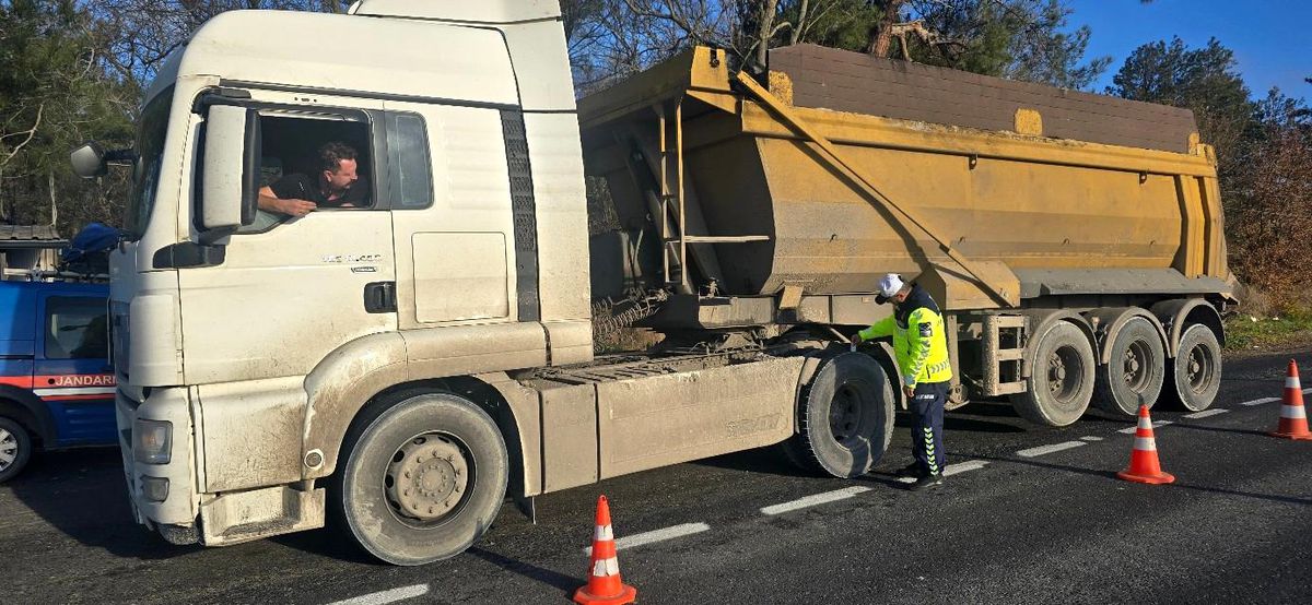Kırklareli\'nde Trafik Denetimi: 100 Araç Men Edildi