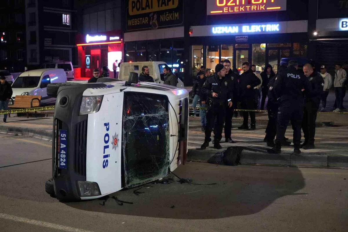 Niğde\'de Polis Aracıyla Kaza: 6 Yaralı