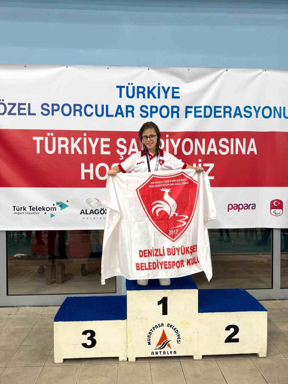 Denizli\'nin Down Sendromlu Yüzücüleri Türkiye Şampiyonası\'nda Başarı Elde Etti