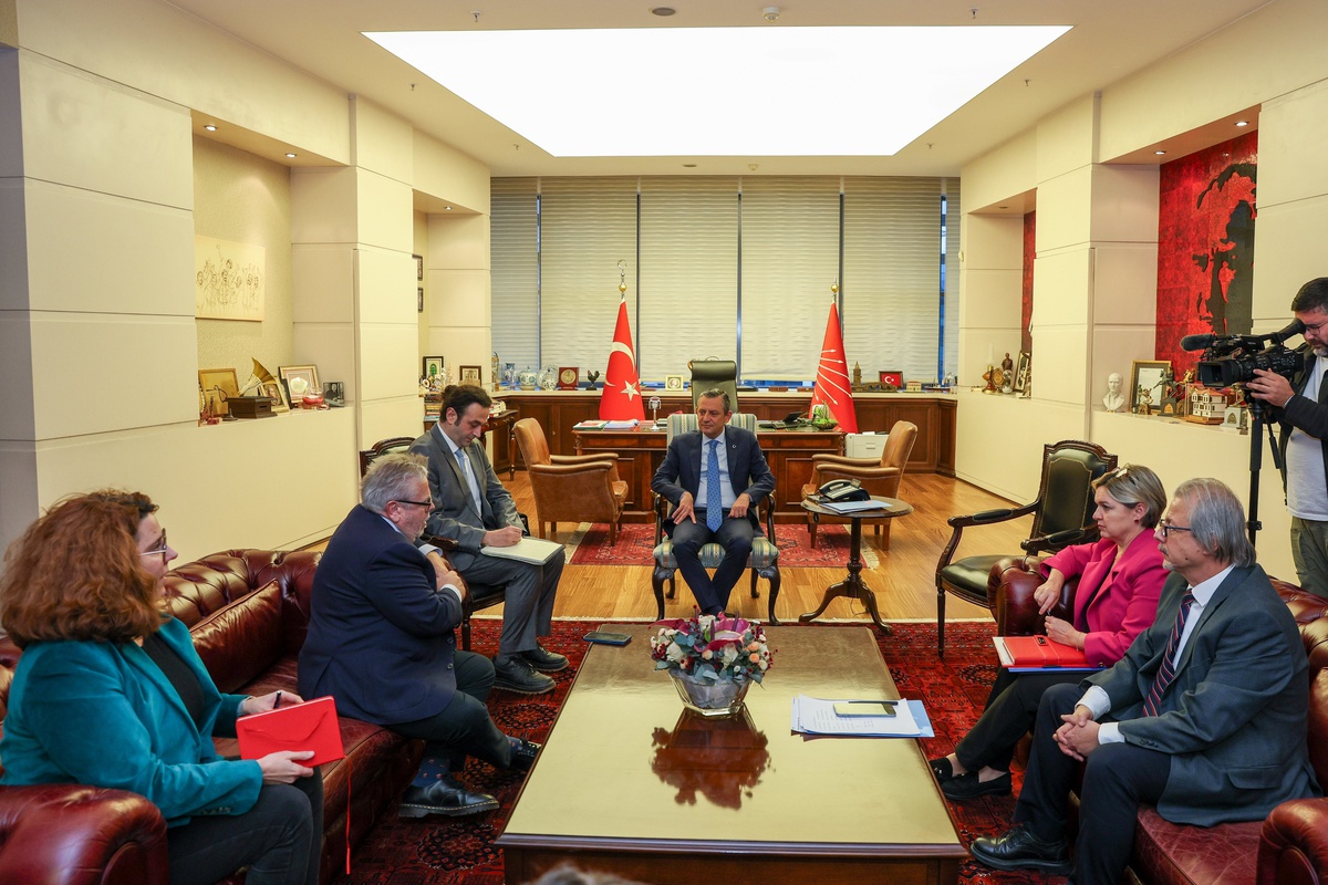 CHP Genel Başkanı Özgür Özel, Avrupa Parlamentosu Raportörü ile Görüştü
