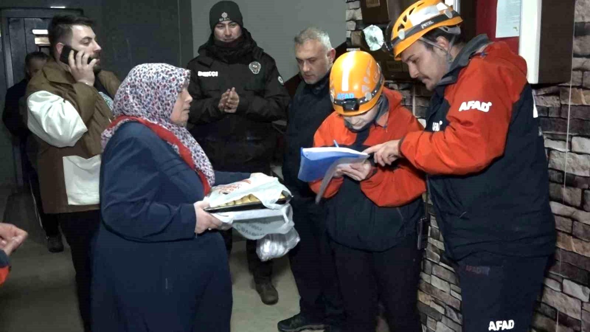 Rize\'de Fırtına Nedeniyle Binalar Tahliye Edildi