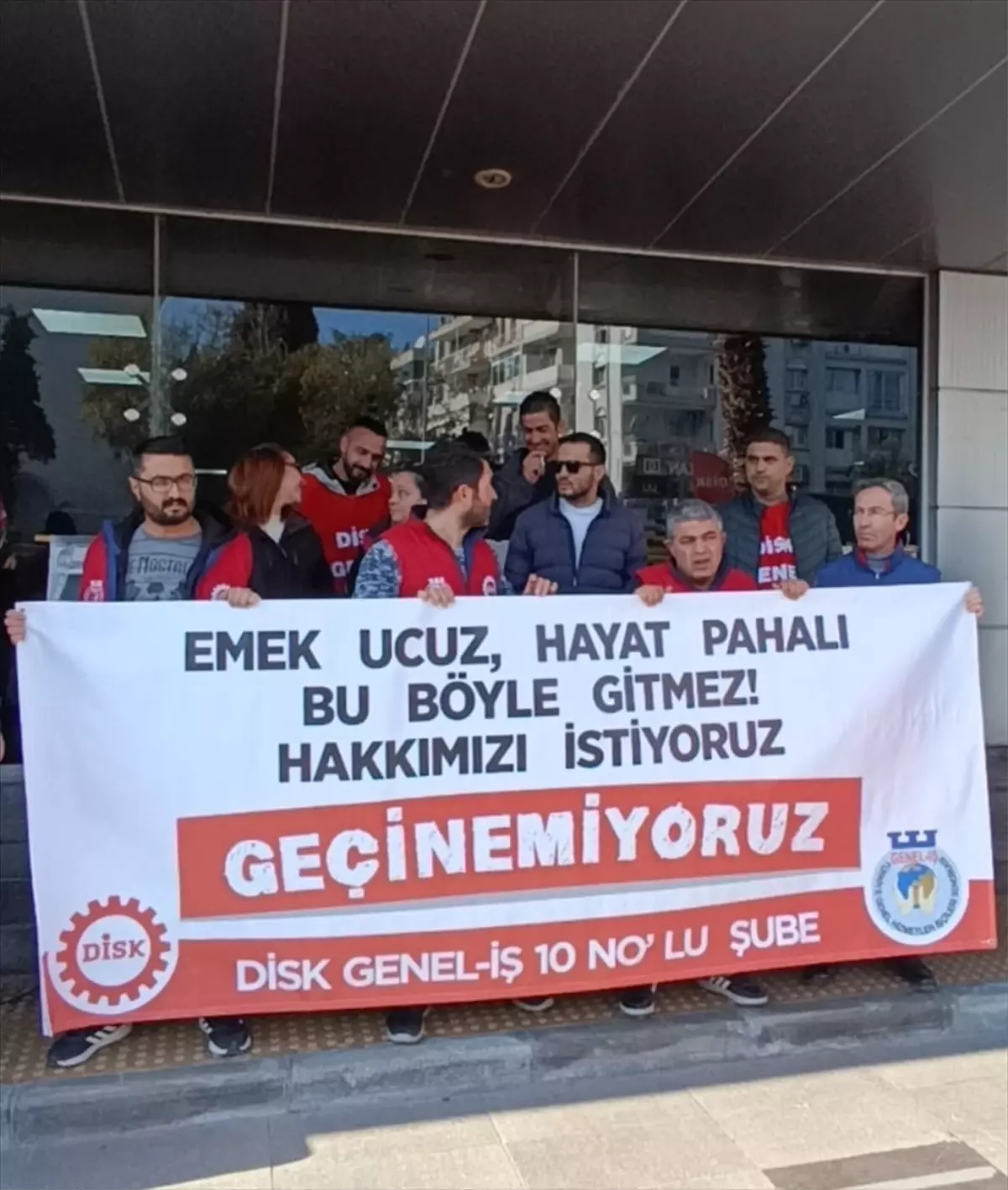 Karşıyaka İşçileri Eylemlerine Devam Ediyor