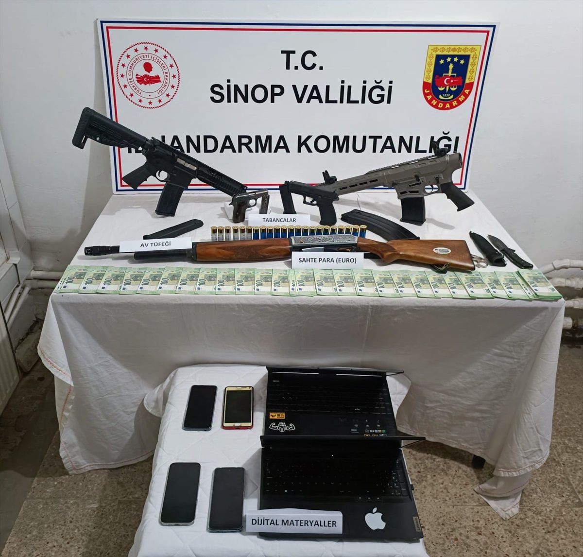 Sinop\'ta Uyuşturucu ve Sahte Döviz Operasyonu
