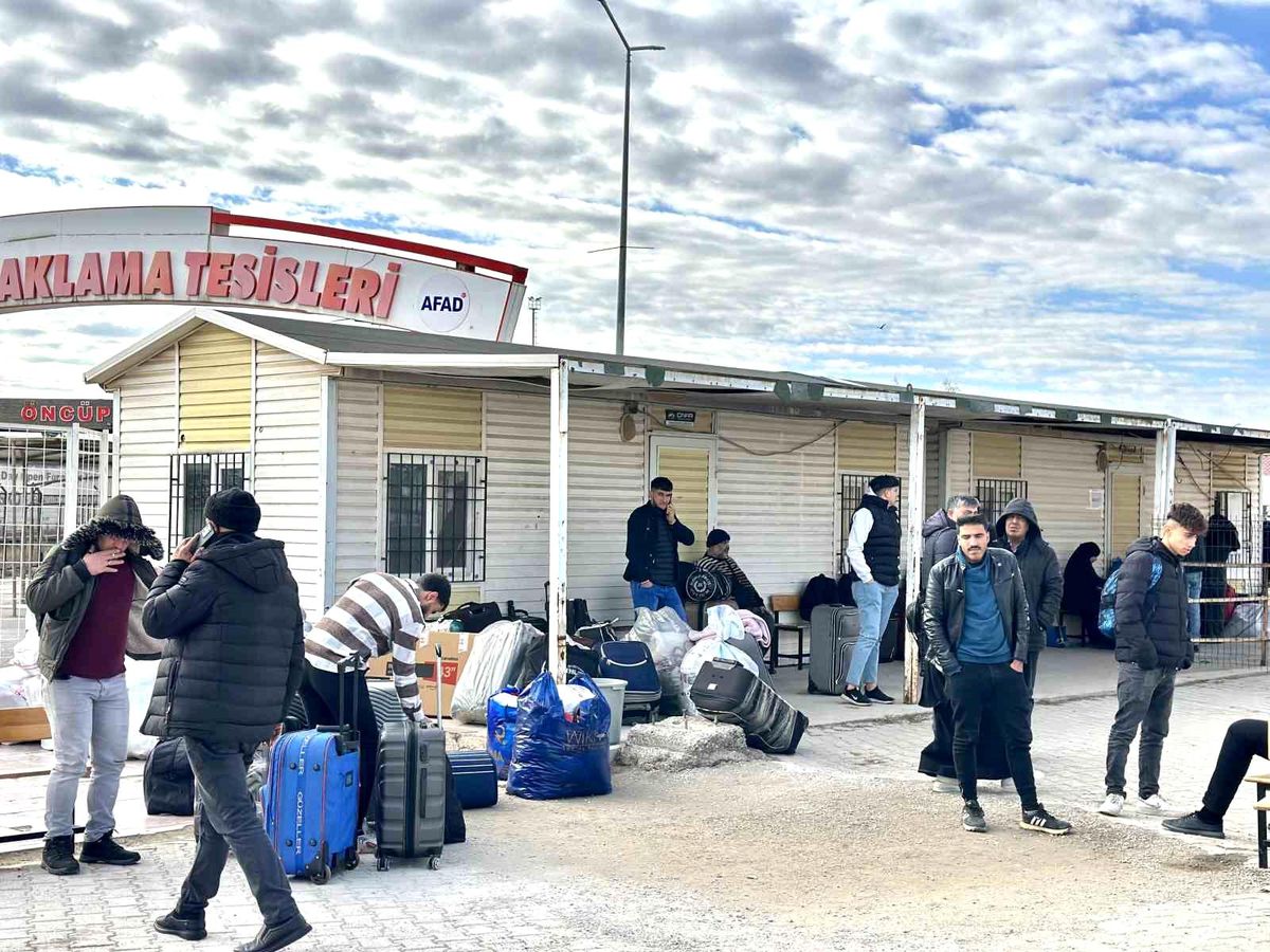 Suriye\'deki yeni dönem sonrası mültecilerin dönüşü devam ediyor