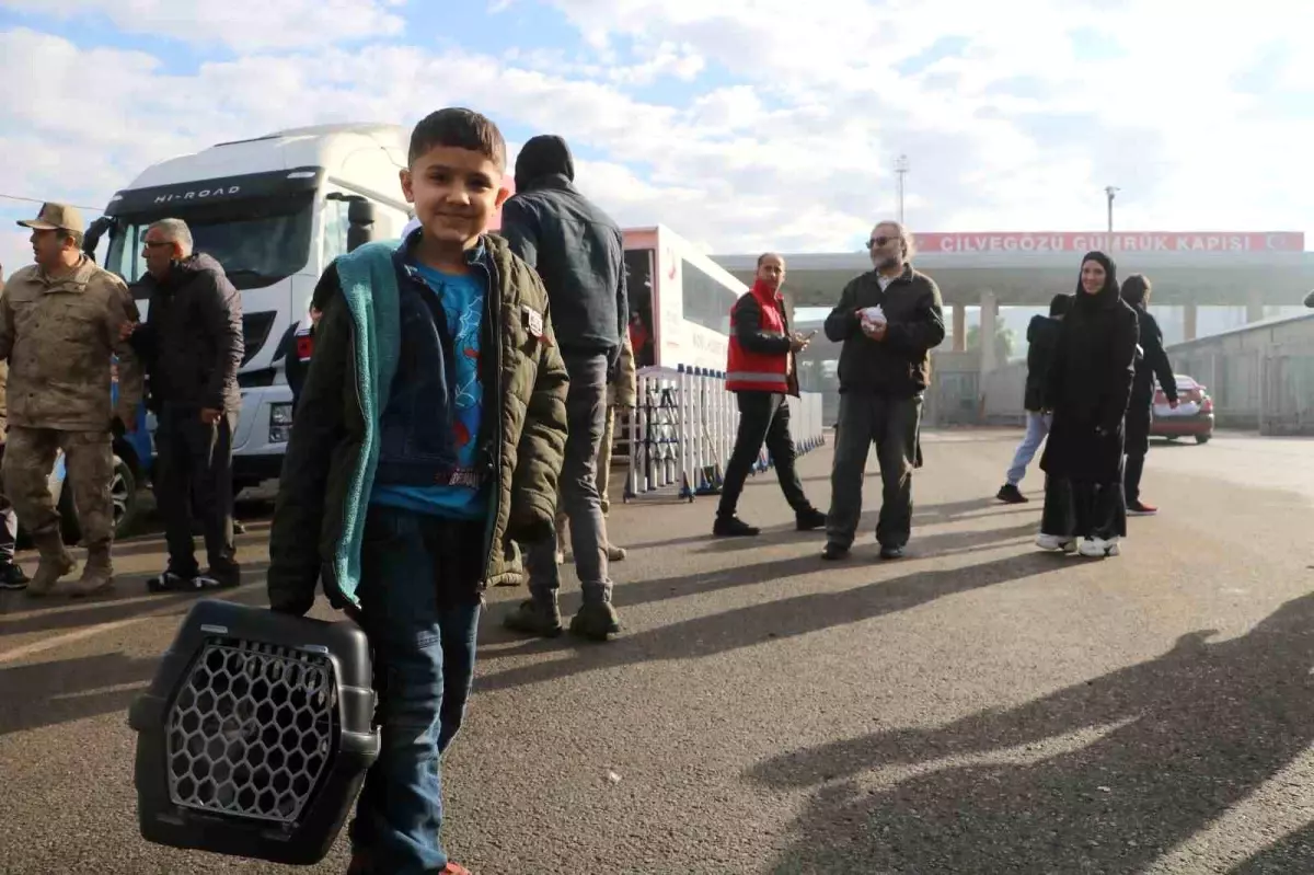 Ahmet, Kedisi Esmer ile Suriye\'ye Döndü