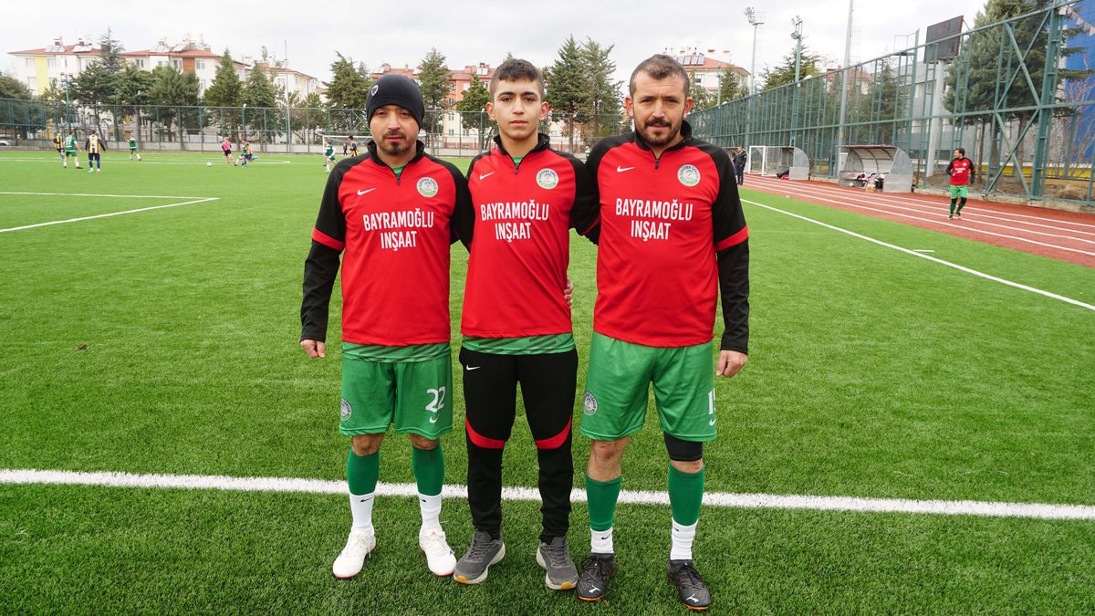 Üç Kuşak Aynı Takımda Futbol Oynuyor