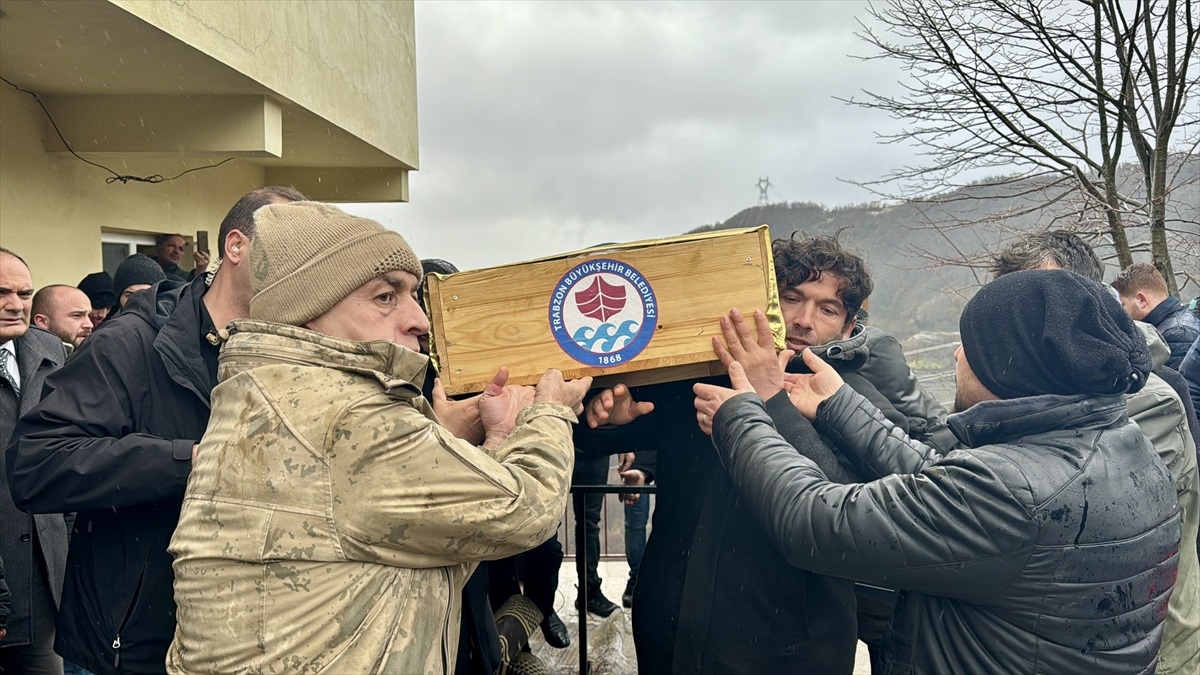 Trabzon\'da çöken inşaatın enkazında hayatını kaybeden işçinin cenazesi defnedildi