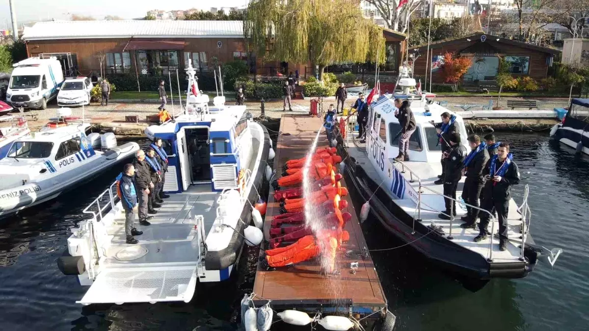 Yalova\'da 20 Polis Gemi Adamı Eğitimi Tamamladı