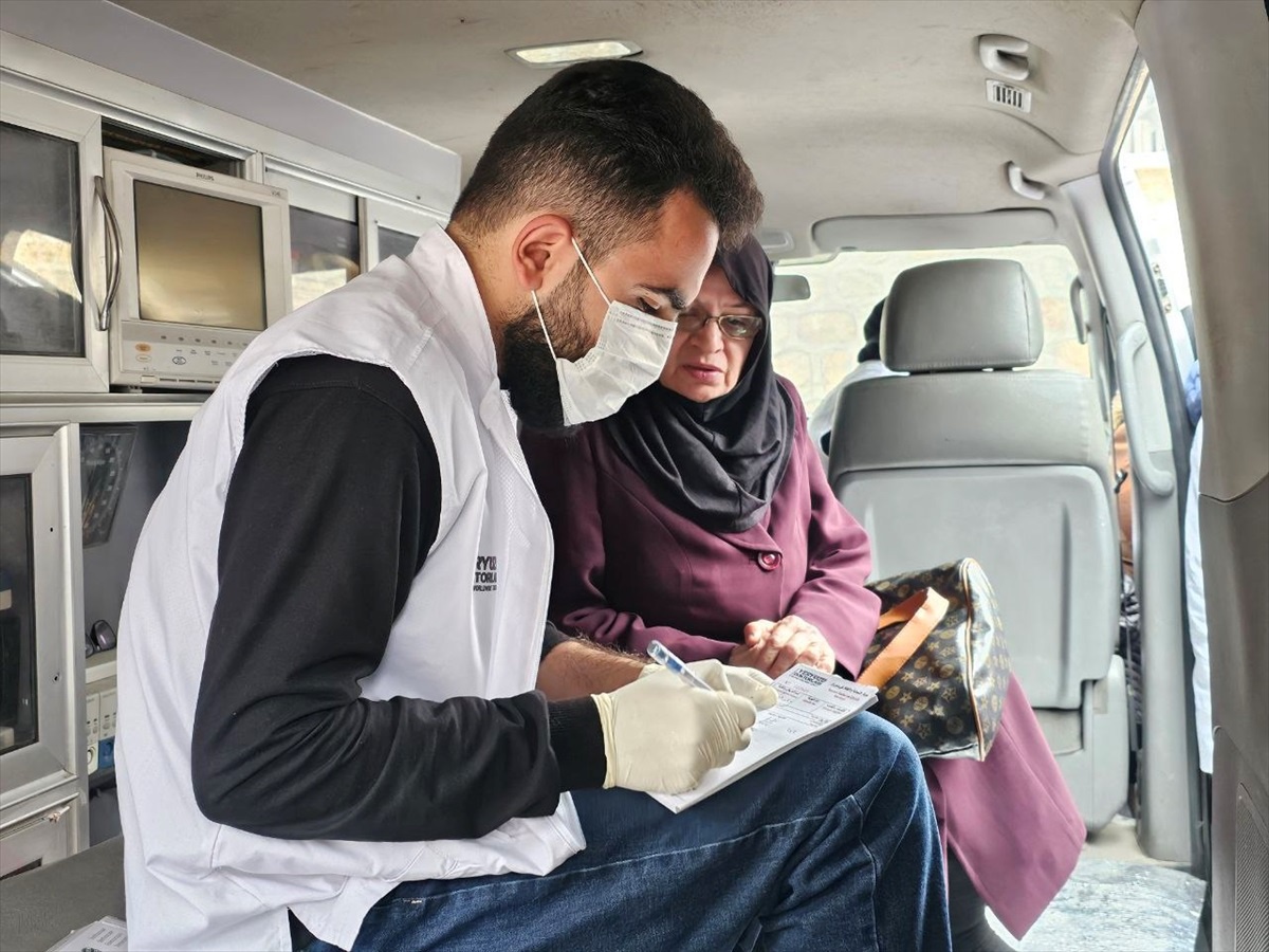 Yeryüzü Doktorları Halep\'te Sağlık Hizmeti Sunuyor