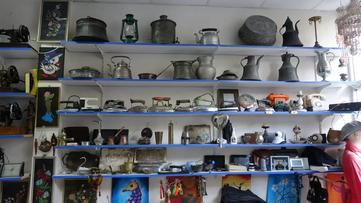 Rize\'de Antika Terzi Dükkanı: Tarihi Eşyalarla Dolup Taşan Bir Dünyaya Yolculuk