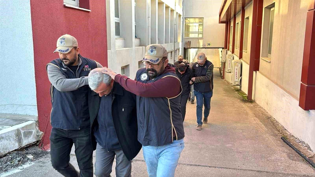 FETÖ\'nün Finans Operasyonunda 8 Tutuklama
