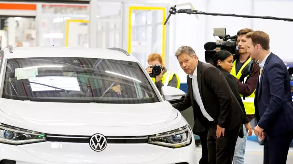 Alman Bakan\'dan Volkswagen\'e ucuz otomobil çağrısı