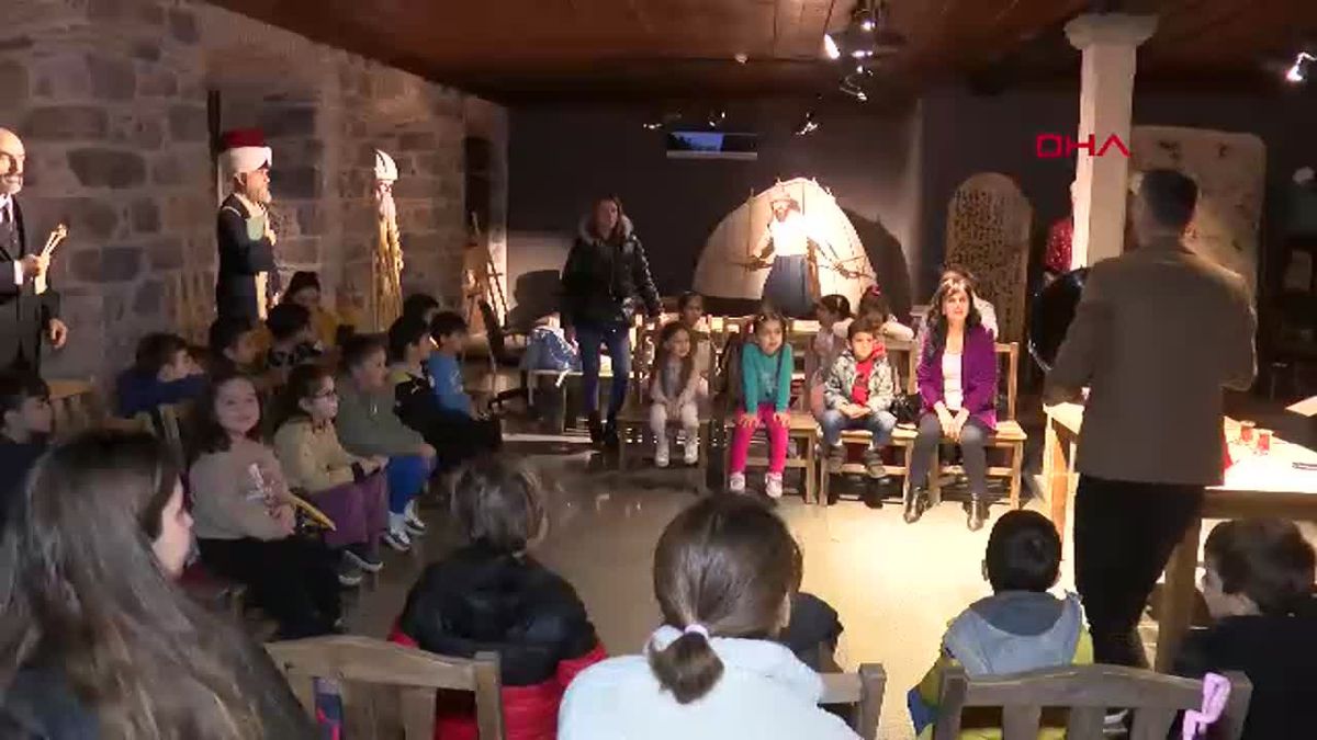 İzmir Cumhuriyet Eğitim Müzesi\'nde Çocuklar İçin Ritim ve Kil Atölyeleri