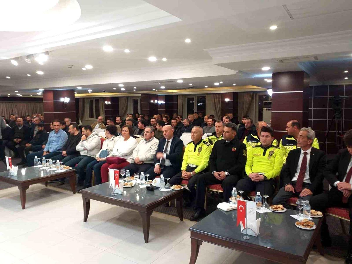 Afyonkarahisar\'da Şoförlere Trafik Eğitimi