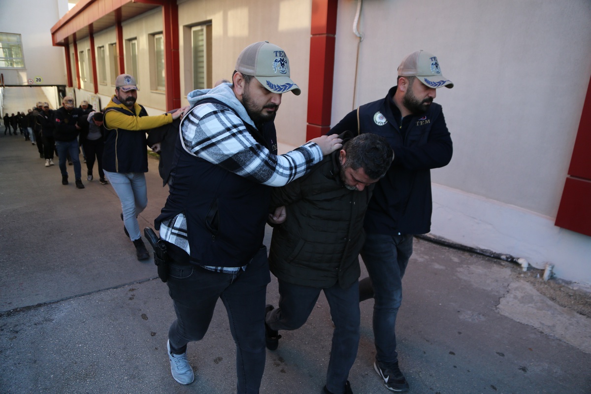 FETÖ’nün Finans Ağına Operasyon: 8 Şüpheli Tutuklandı