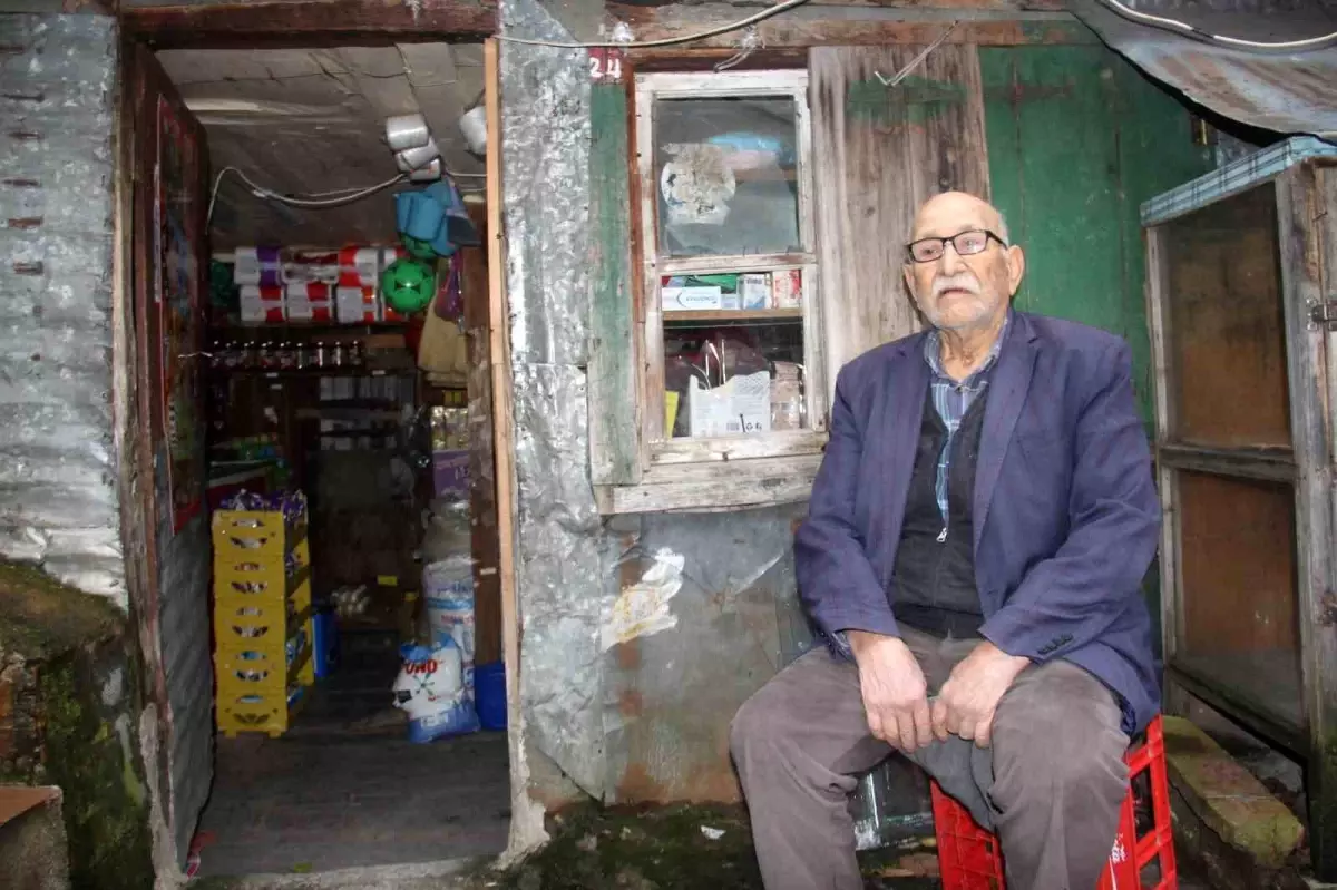 96 Yaşındaki Bakkal Mustafa Akarsu: 70 Yıldır Ayakta