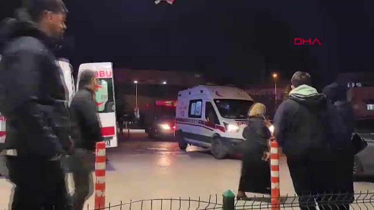 İnegöl\'de Kontrolden Çıkan Otomobil Şarampole Uçtu: 3 Yaralı