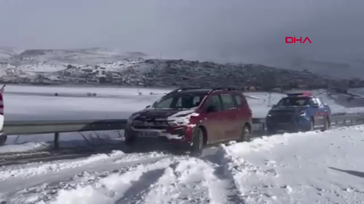 Kars\'ta Kar Yağışı Ulaşımı Olumsuz Etkiledi