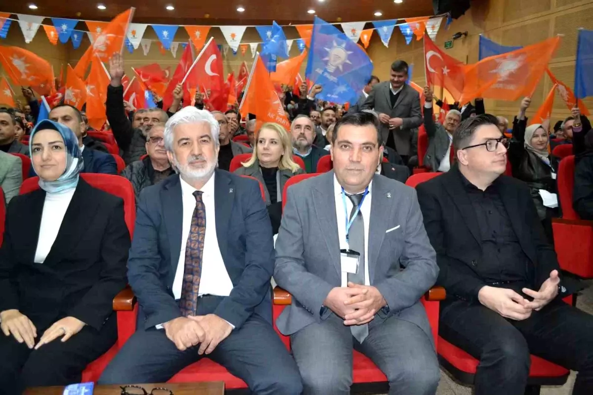 AK Parti Kırkağaç\'ta Hakkı Uyar Yeni İlçe Başkanı Oldu