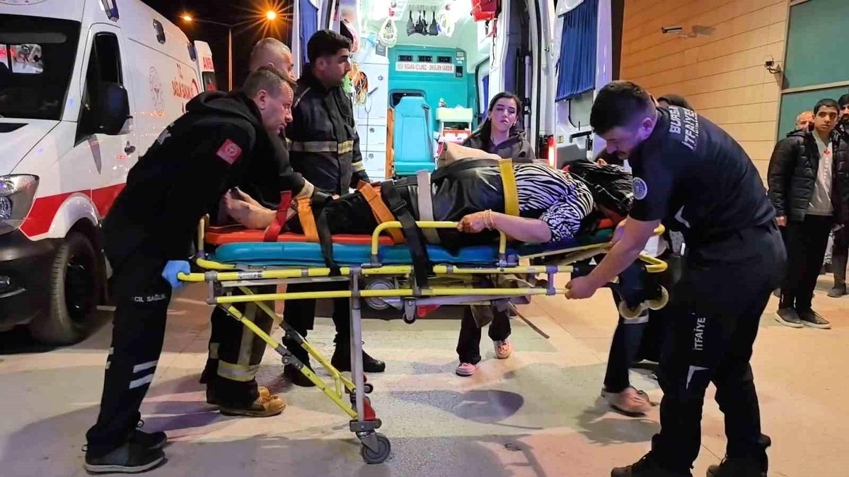 İnegöl\'de Kontrolden Çıkan Araç Şarampole Uçtu