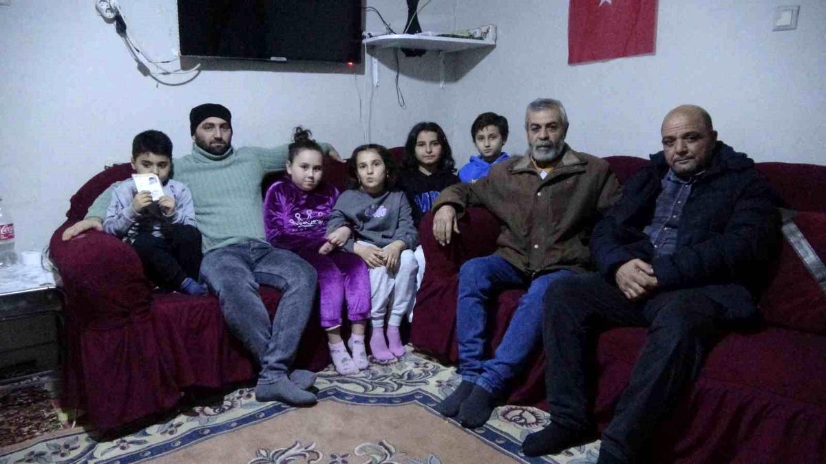 Malatya\'da yaşayan Suriye uyruklu Elmalı ailesi rejimin çökmesini sevinçle karşıladı