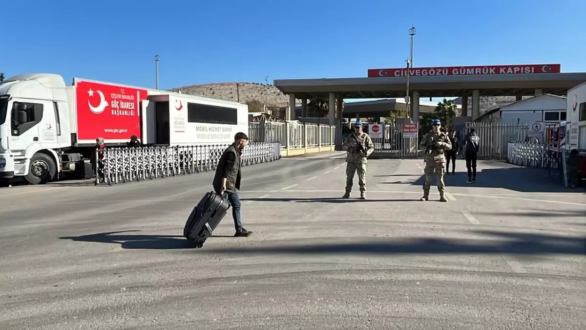 Suriyeliler Gönüllü Olarak Ülkelerine Dönüyor