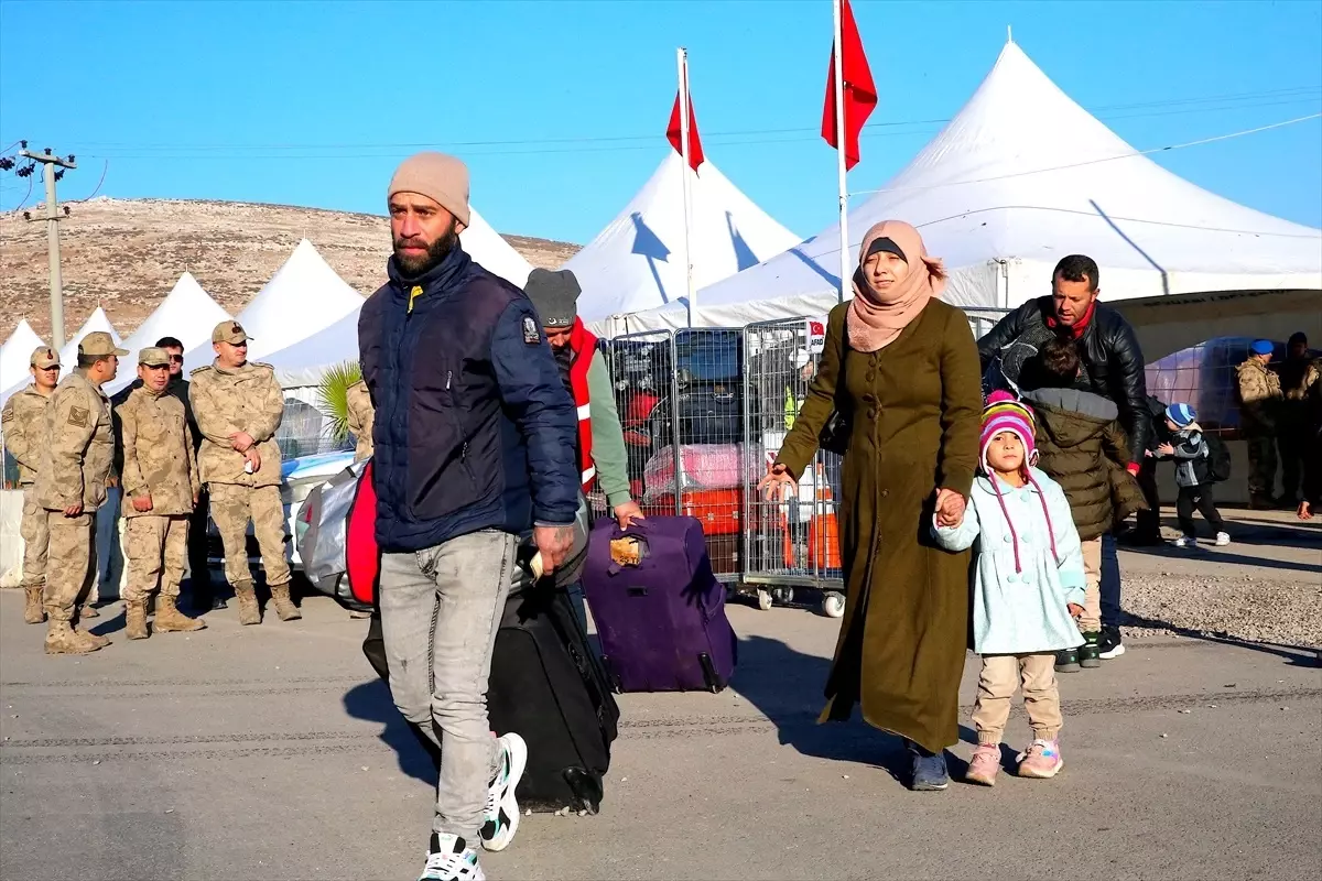 Suriyelilerin Ülkelerine Dönüşü Başladı