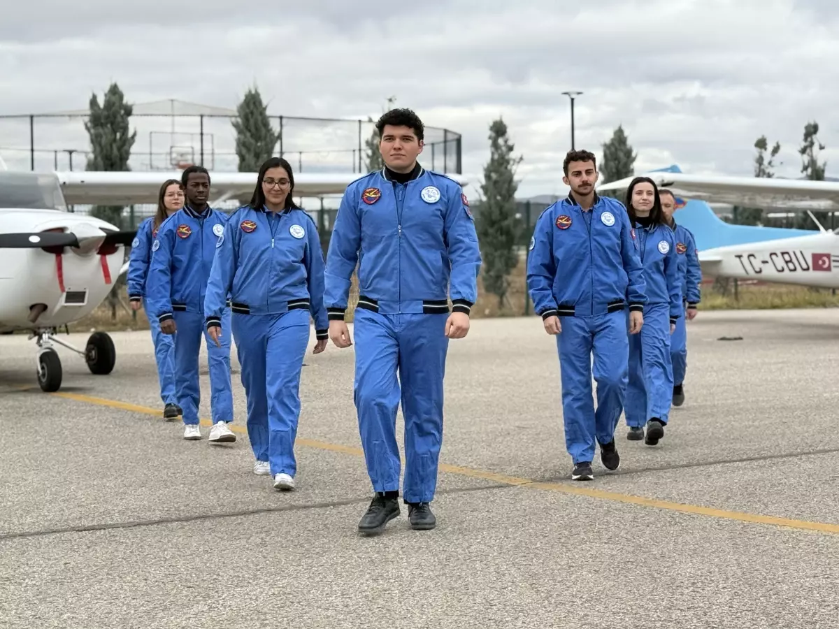 Genç Kanatlar Topluluğu, Havacılığa İlgi Duymayan Gençleri Bir Araya Getiriyor